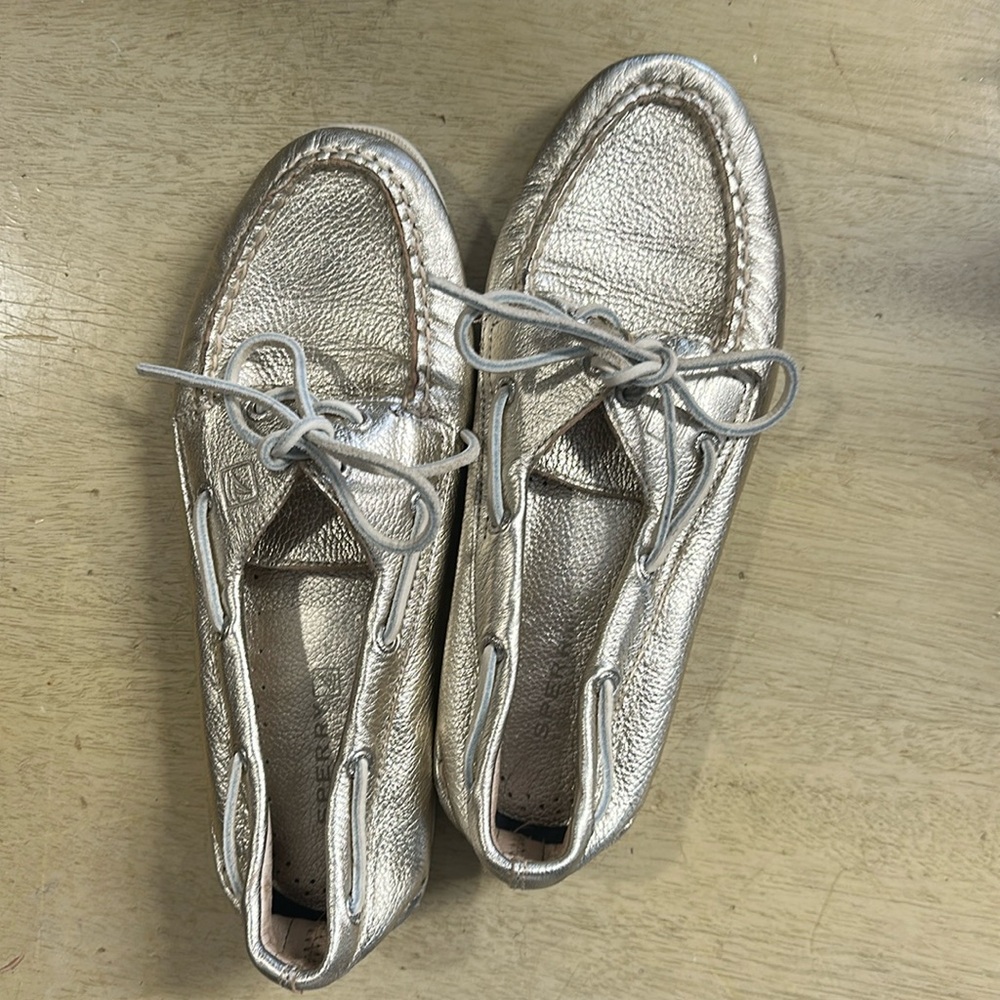 Women’s Platinum Sperry boat shoes